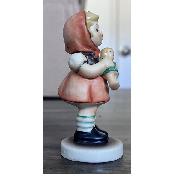 Vintage Goebel Hummel Germany Girl With Doll 239B 1967 - Picture 4 of 6